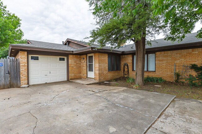 Photo - Beautifully Updated Duplex in South Lubbock!
