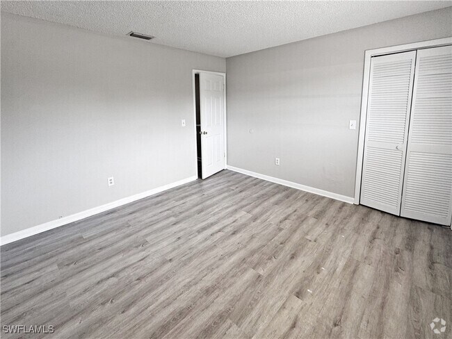 Building Photo - 6635 Warwick Cir Rental