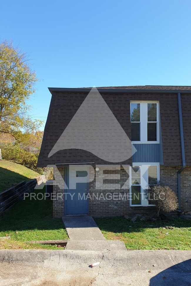Building Photo - 424 Cross Creek Rd Unit D