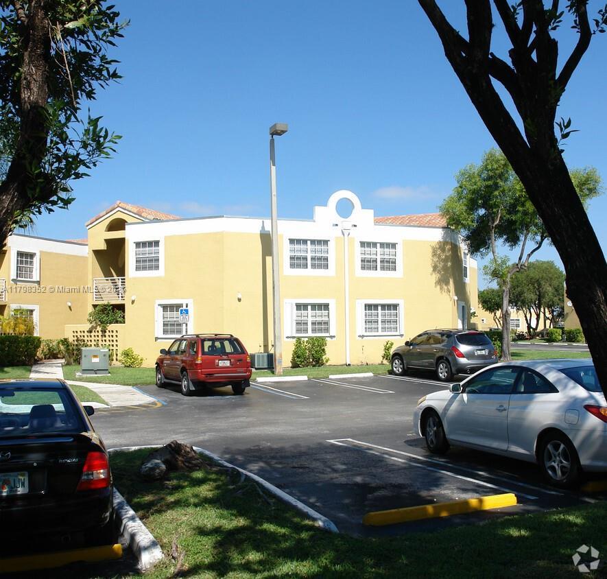 Photo - 9715 Fontainebleau Blvd Unidad E110 Rental