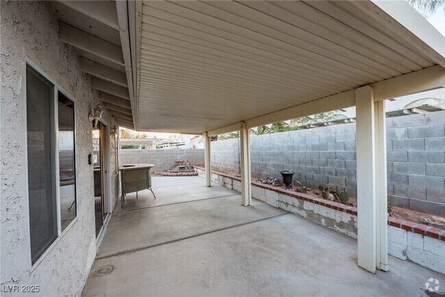 Building Photo - 7129 Paradise Bay Dr Rental