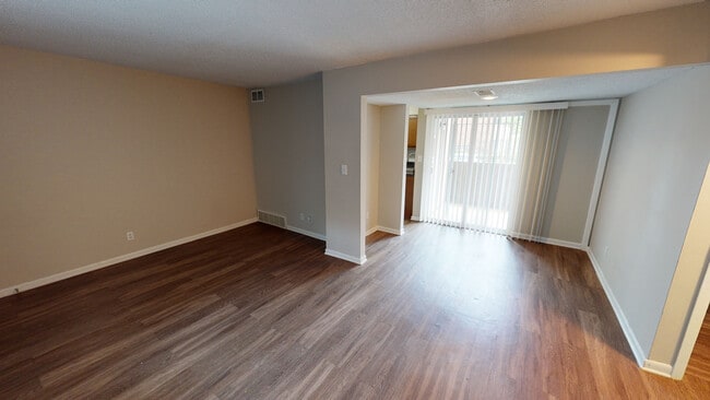 Photo - Arabell - 3740 Warwick