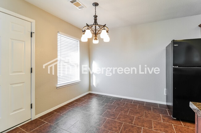 Photo - 1115 Yarrow Dr