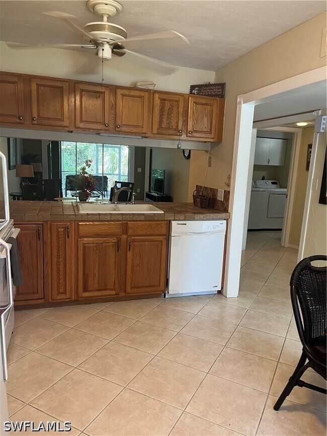 Photo - 3001 Sandpiper Bay Cir Unidad B106