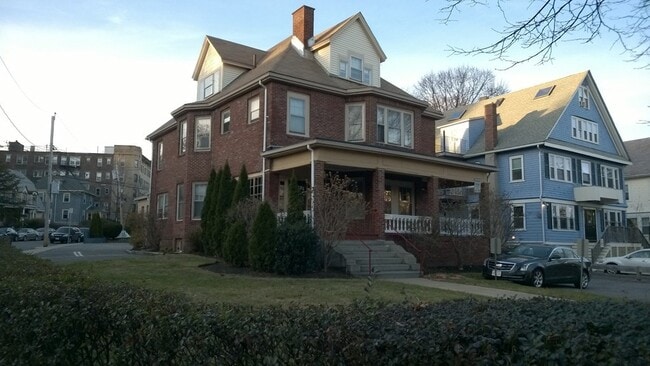 Building Photo - 1857 Commonwealth Ave Unit 1B Rental