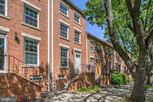 Photo - 1804 E Fairmount Ave Townhome