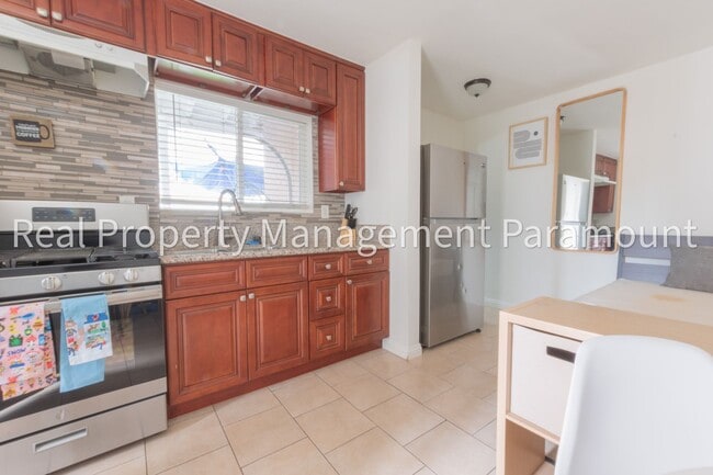 Photo - 2840 S Mansfield Ave Apartment Unit 2840 1/2 S Mansfield Ave