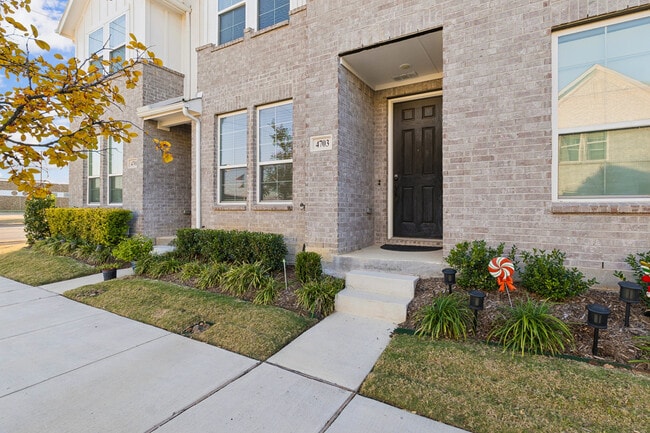 Building Photo - 4703 Kindred St