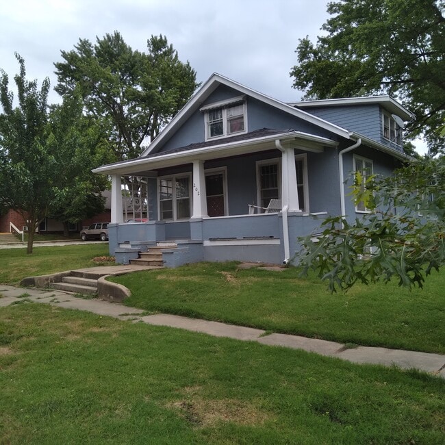 Building Photo - 202 S Ives St Rental