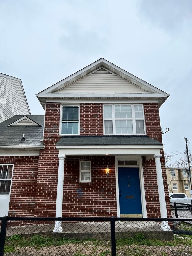 Building Photo - Spacious 3 Bedroom End Unit- Baltimore, MD Rental