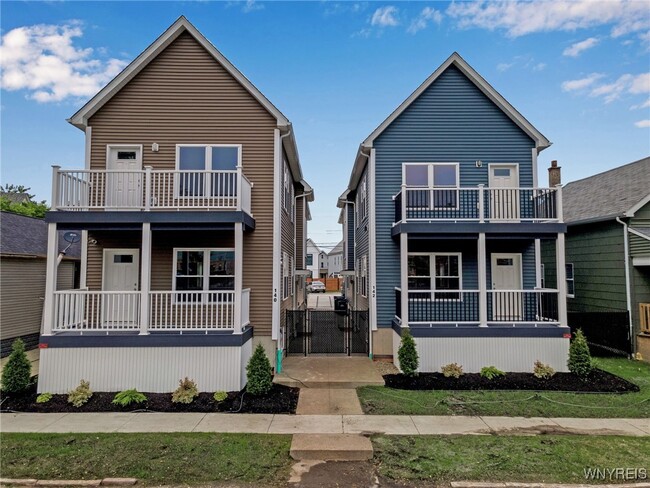 Building Photo - 140 Seymour St