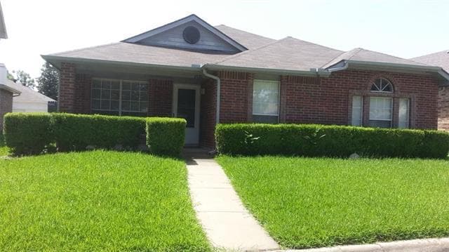 Building Photo - 2030 Oak Creek Ct