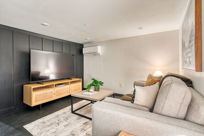 2312 NW Kearney St Unit SI ID1612038P