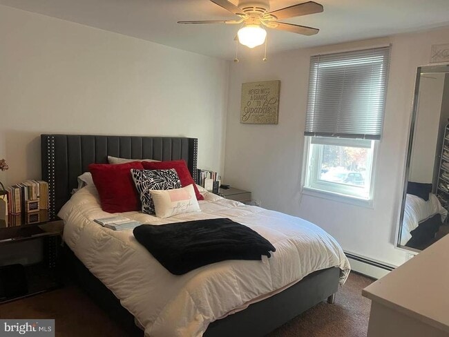 Building Photo - 1551 Fairview Ave Unit B