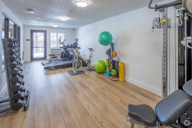 Fitness Center - Oxbow Apartments