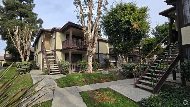 Building Photo - Garden Grove 1 Bedroom Condo for Lease - W...