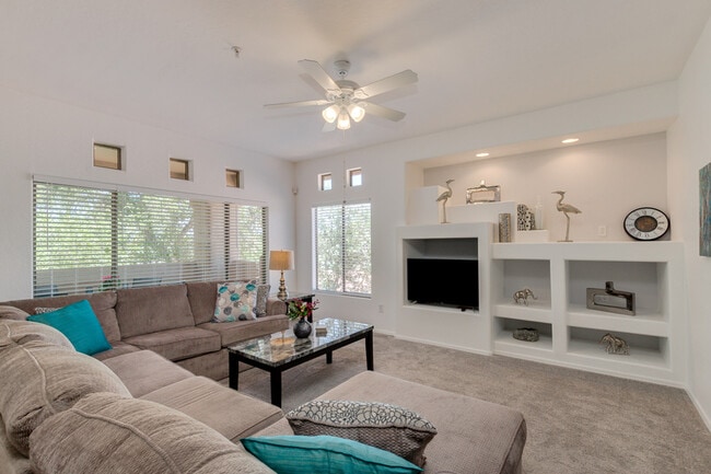 Building Photo - 1351 N Pleasant Dr Unit ID1247685P Rental