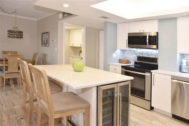 Photo - 4900 Brittany Dr S Unit 811