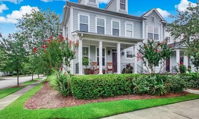 Building Photo - Comfort & Convenience: 3BR End-Unit Townhome in Pooler