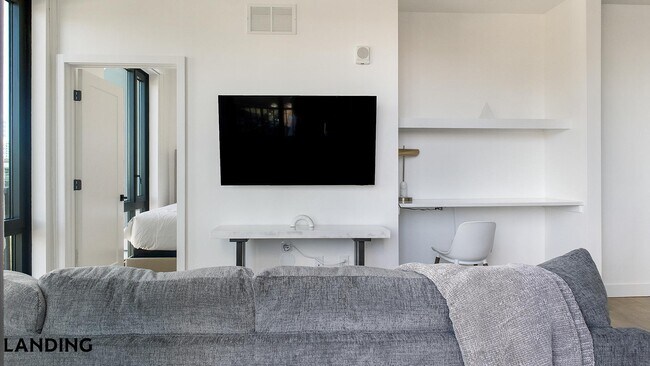 Photo - 1007 S Mint St Unidad 835