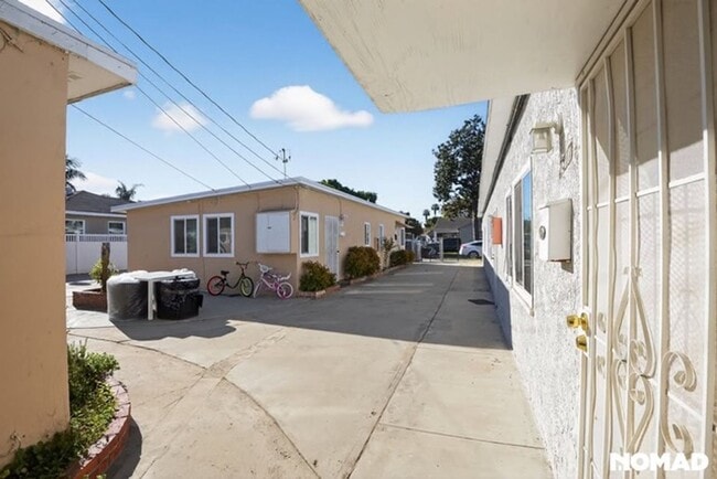 Photo - Charming 2 Bedroom 1 Bath Apartment For Rent Unit 2517 Madison St