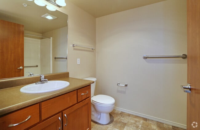 1BR, 1BA - 681 SF