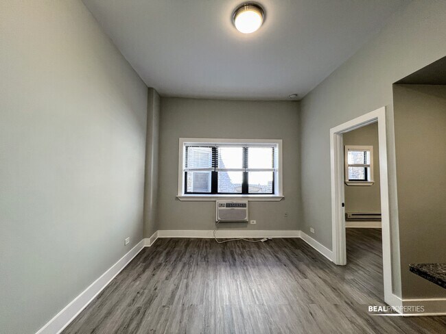 Building Photo - 1435 N Dearborn St Unit B4 Rental