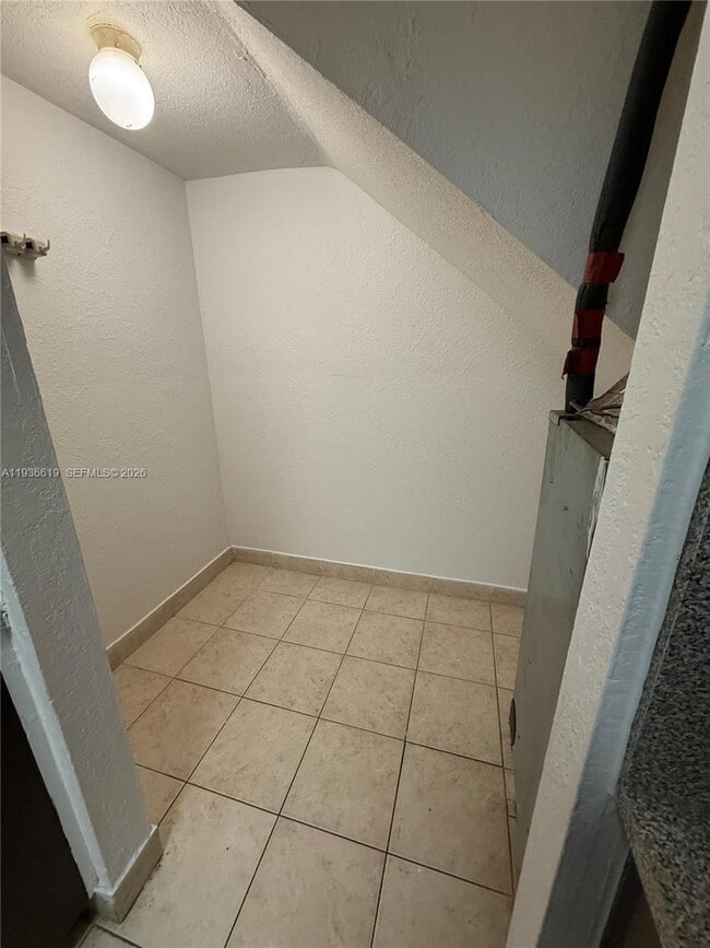 Photo - 1305 W 53rd St Unit 406