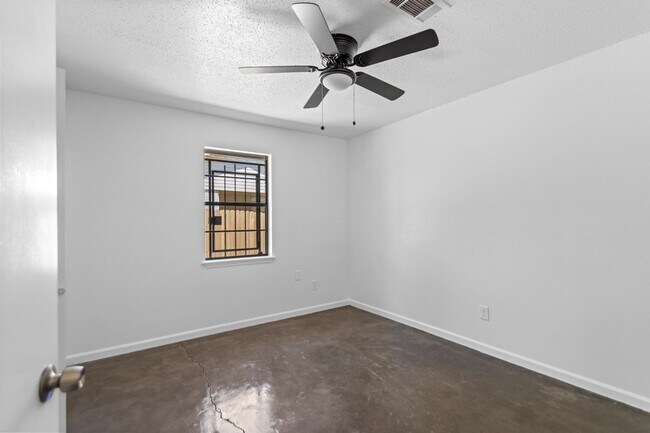 Photo - 600 Mimi Ln Unit A