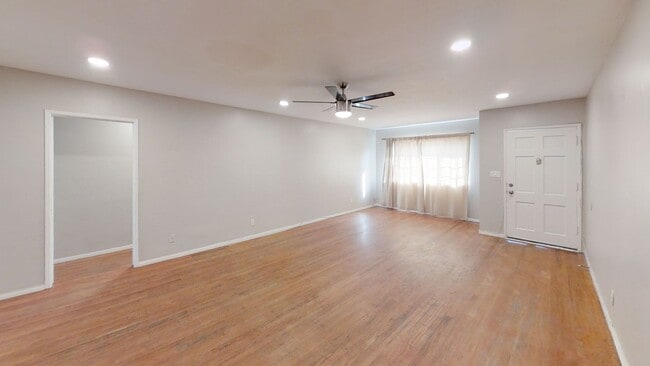 Photo - 8BD/4BA on Rockford! Great Yard! (Lease ou...