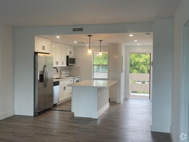 Building Photo - 1005 Country Club Dr Unit 403 Rental