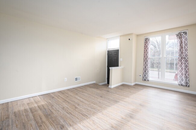 Photo - 820 E North Ave