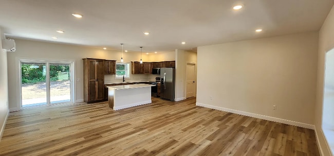 Photo - 504 Brian St