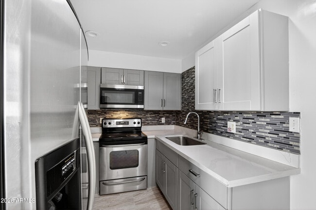 Photo - 2925 N 38th St Unit 2