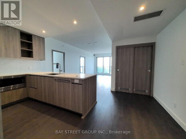 Photo - 27 McMahon Dr Unit 2702