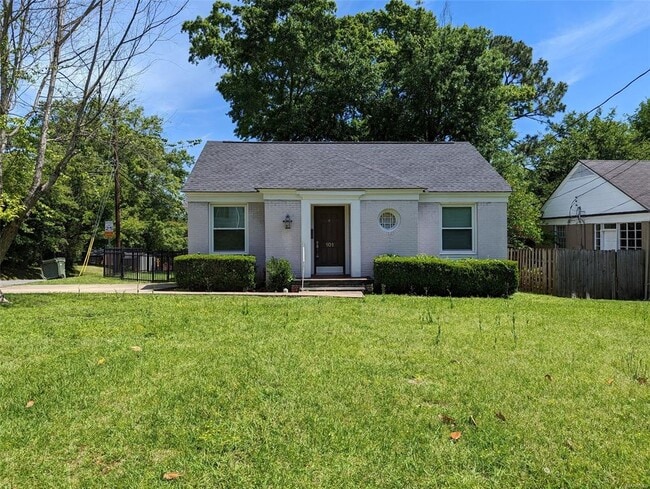 Building Photo - 101 Oak Forest Dr