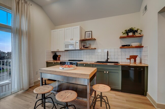 Flats On East Gay | 1 Bedroom - Flats on East Gay