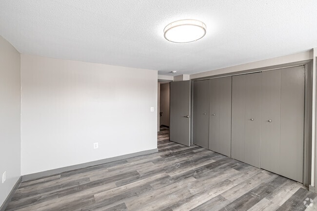 Townhouse - 2BR, 1.5BA - Bedroom - Wedgewood Apartments