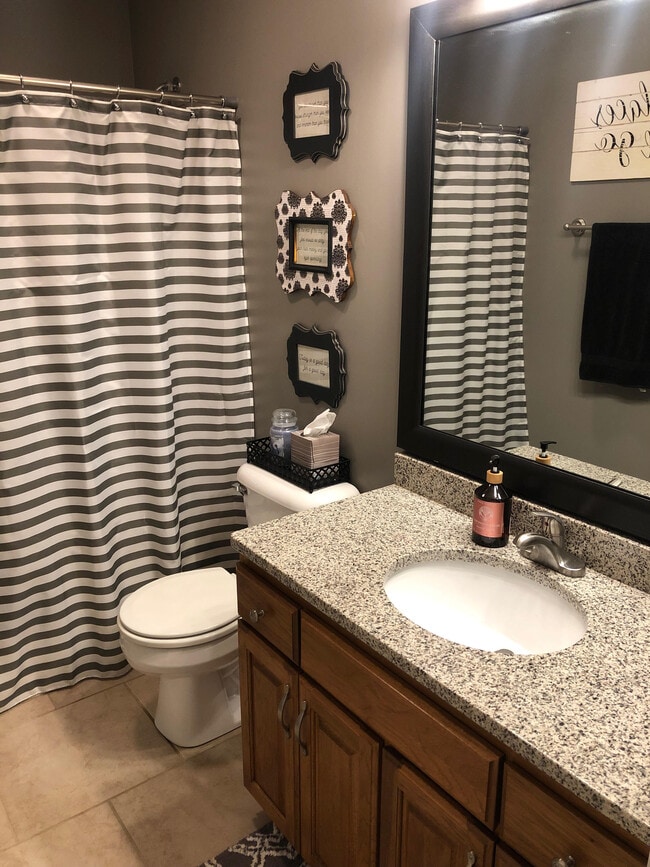 Main Bath - 2805 Wordsworth Dr