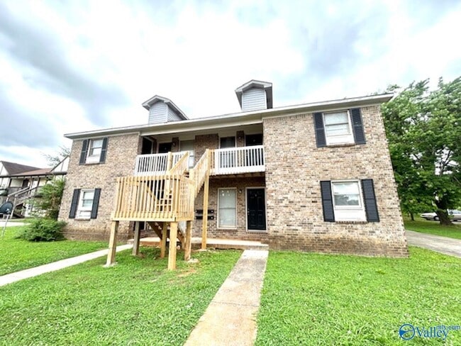 Building Photo - 1506 Medland Rd NW Unit A
