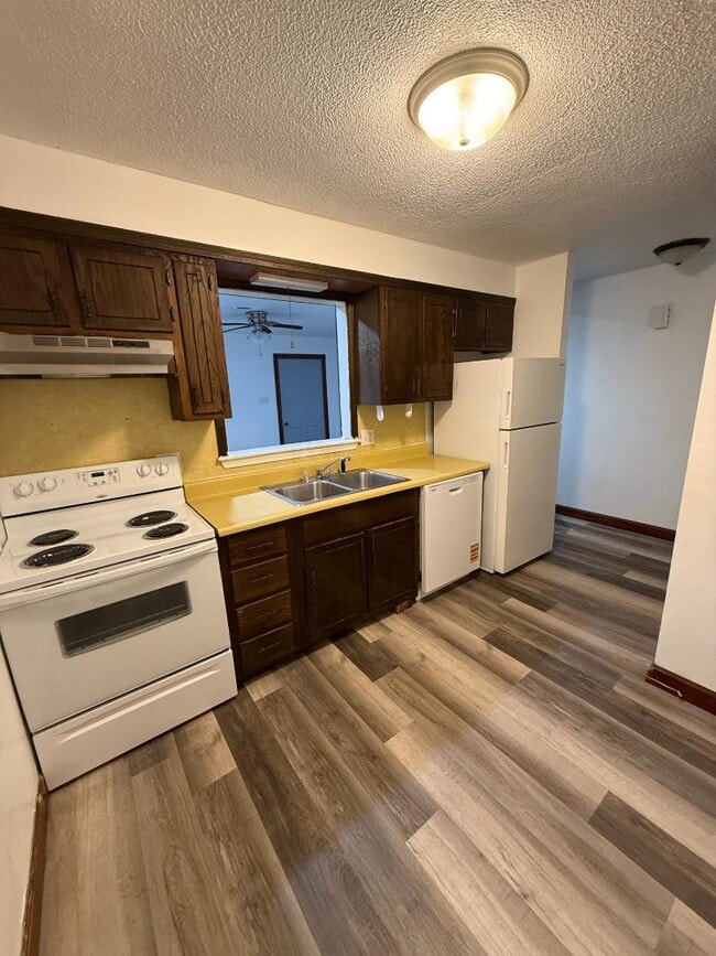 Photo - 2305 Southridge Dr