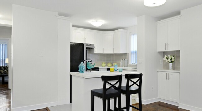 Building Photo - Avenue Park Apartments Unit 01012