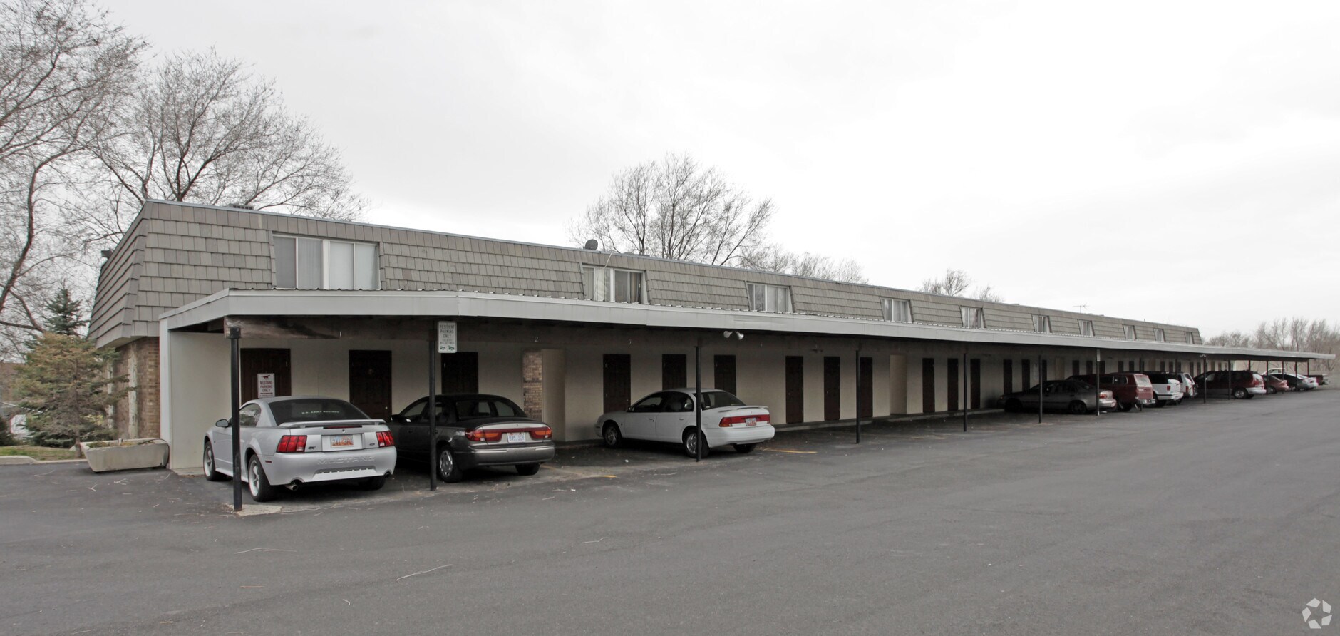 Ponderosa Apartments - Ponderosa Apartments