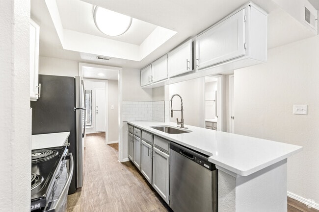 2BR, 2BA -1,000SF - Kitchen