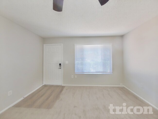 Photo - 828 N Pine Ct