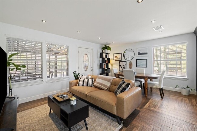 Photo - 1501 Broadmoor Dr