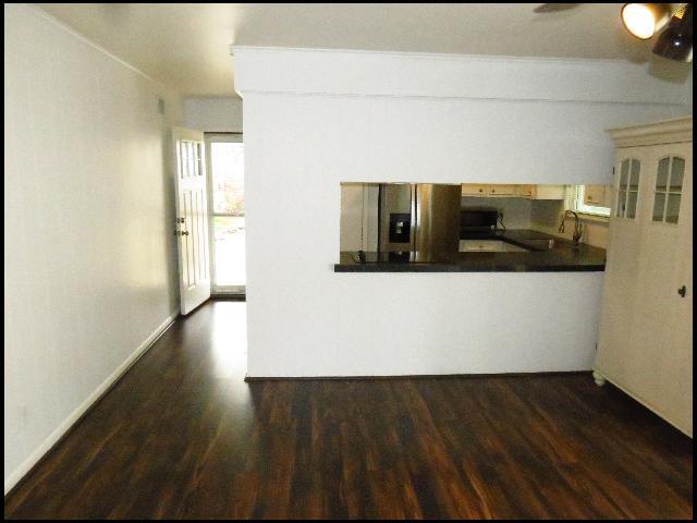 Photo - 101 White Oak Ln