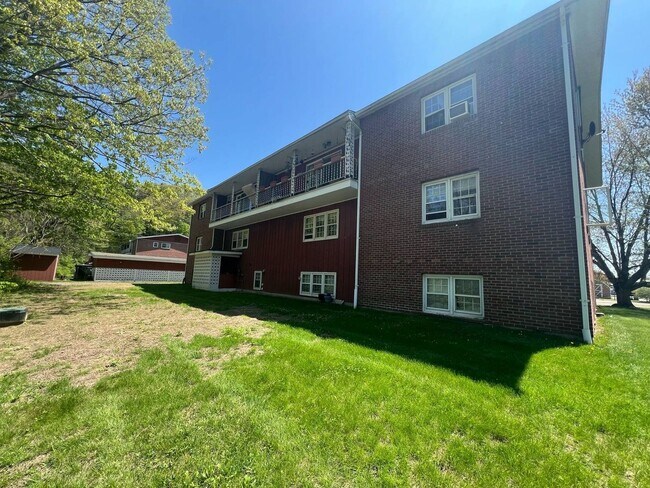 Photo - 382-384 River St