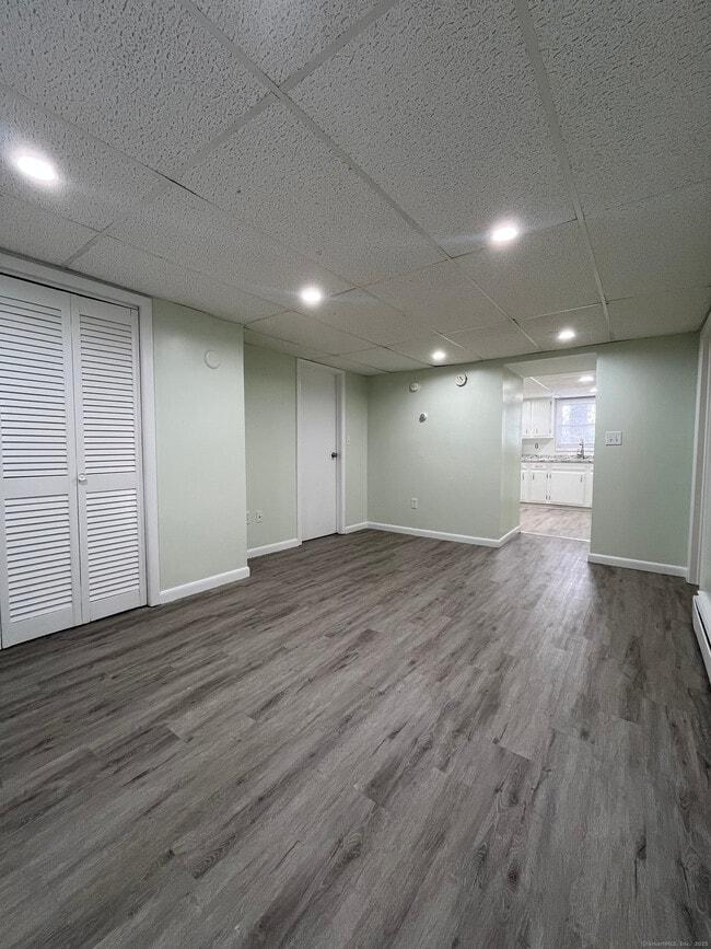 Building Photo - 19 Ferris Ave Unit 3 Rental