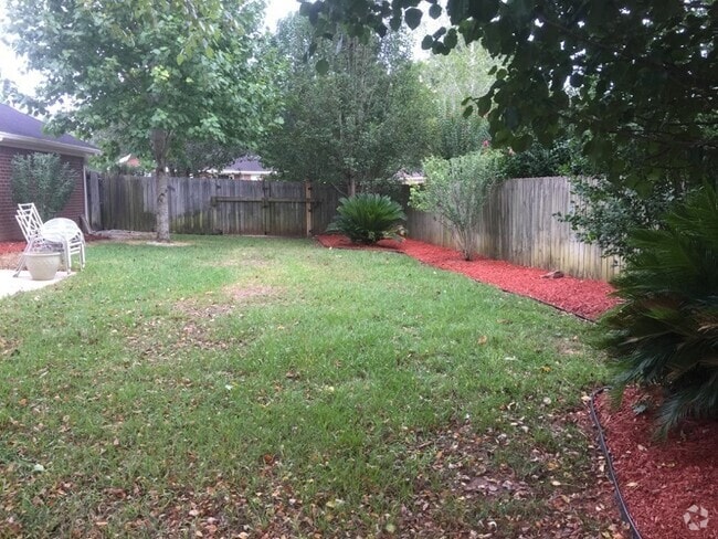 Building Photo - Double garage, 3/2, fenced yard Rental